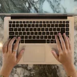 Apps de tradução: como usar em viagens, estudos e atendimento