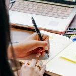 Serviços digitais de atendimento: como conferir canais oficiais