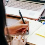Serviços digitais de atendimento: como conferir canais oficiais